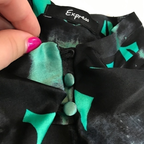 EXPRESS Cutout Floral Blouse - Picture 5 of 7